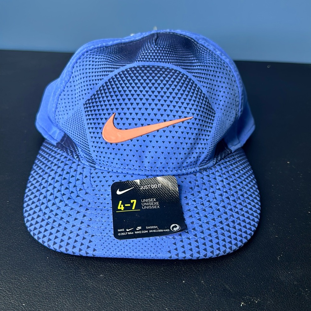 Unisex Blue Nike dry fit feather light cap Brand New